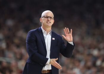Dan Hurley to remain at UConn, declines offer to become Los Angeles Lakers head coach