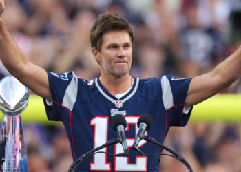 Tom Brady enters Patriots Hall of Fame after team owner lifts rule